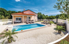 Three-Bedroom Holiday home Pula with an Outdoor Swimming Pool 07